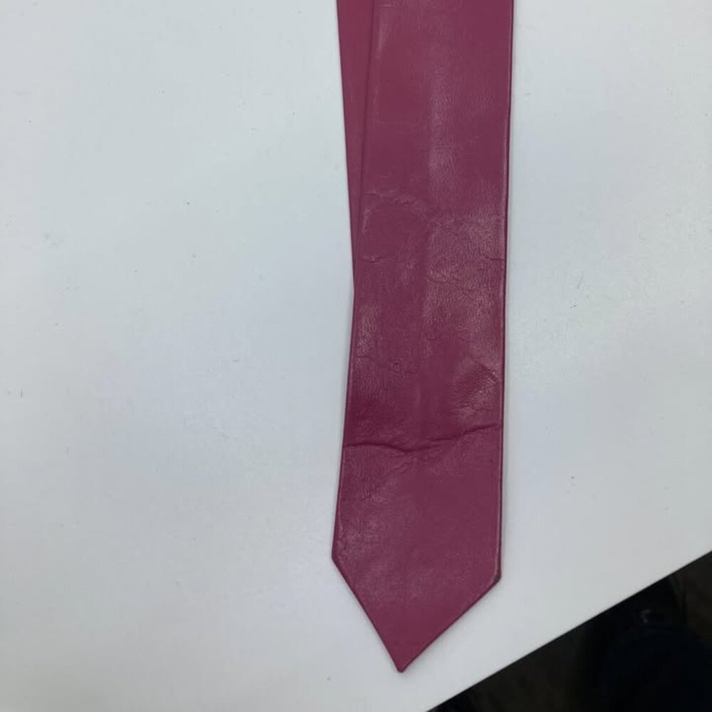 Vtg 1980 pink fushia narrow leather tie